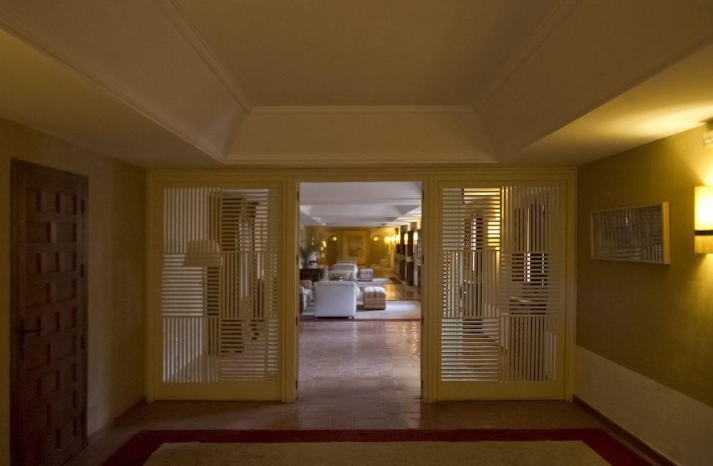 Hotel De 4*